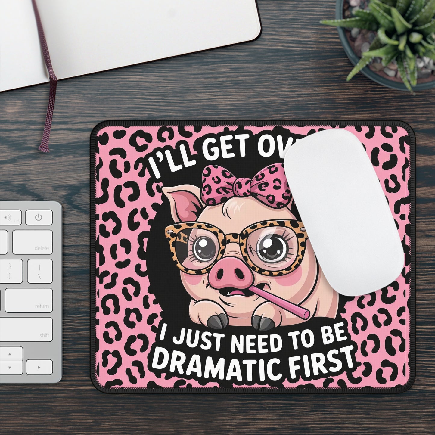Dramatic Pig Mouse Pad