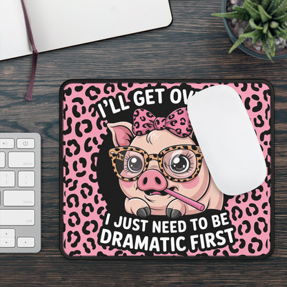 Dramatic Pig Mouse Pad