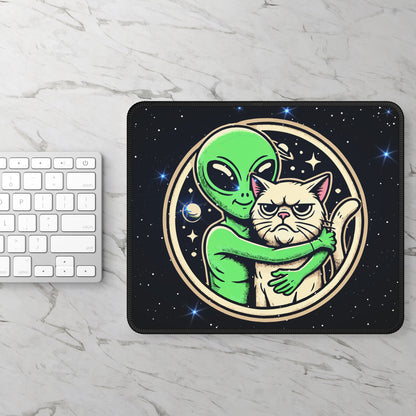 Alien Loves Grumpy Cat Mouse Pad
