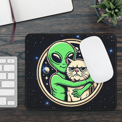 Alien Loves Grumpy Cat Mouse Pad